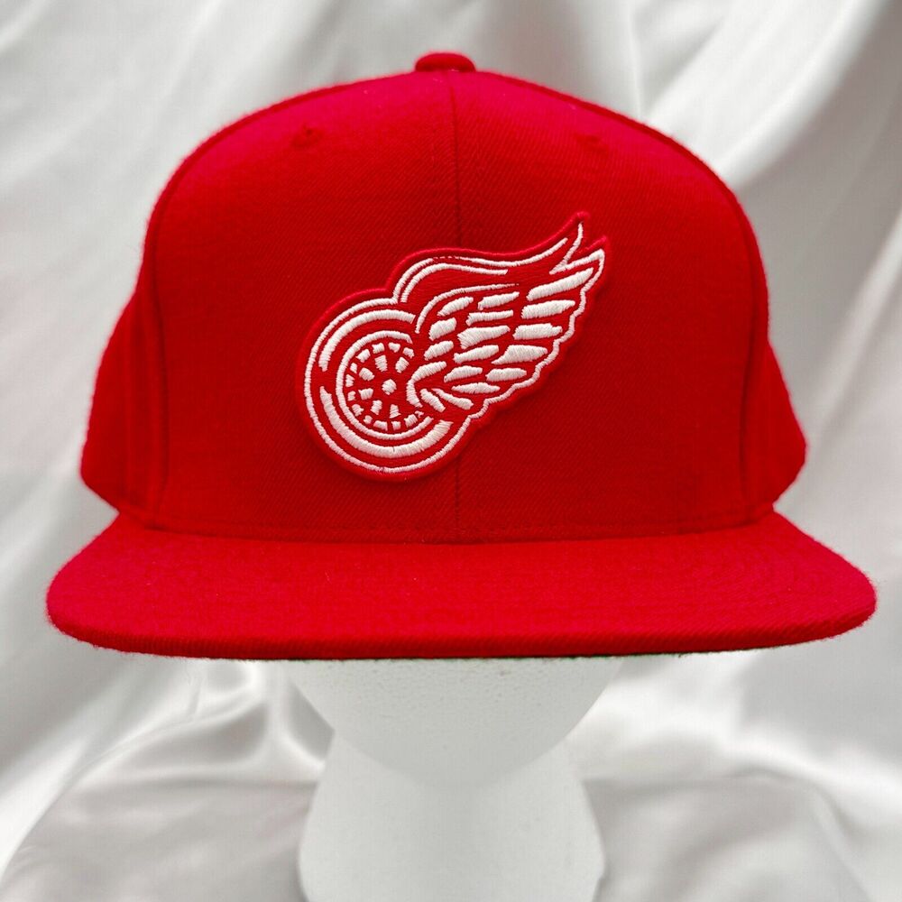 Mitchell & Ness Detroit Red Wings Red Snapback Hat - Classic NHL Logo Adjustable